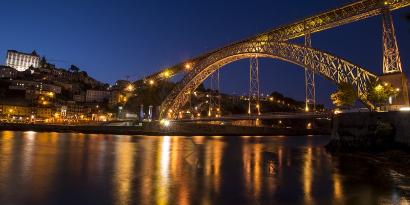 Dom Luis I Bridge linking Porto city centre to Gaia