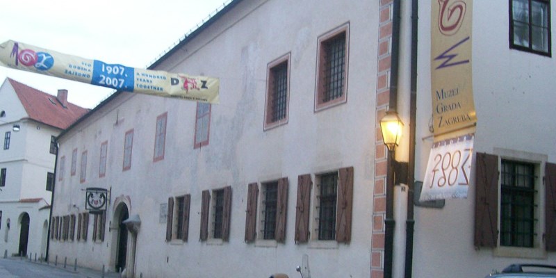 Couple at historical museum